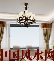 聊城卧室镜面吊顶影响夫妻财运？